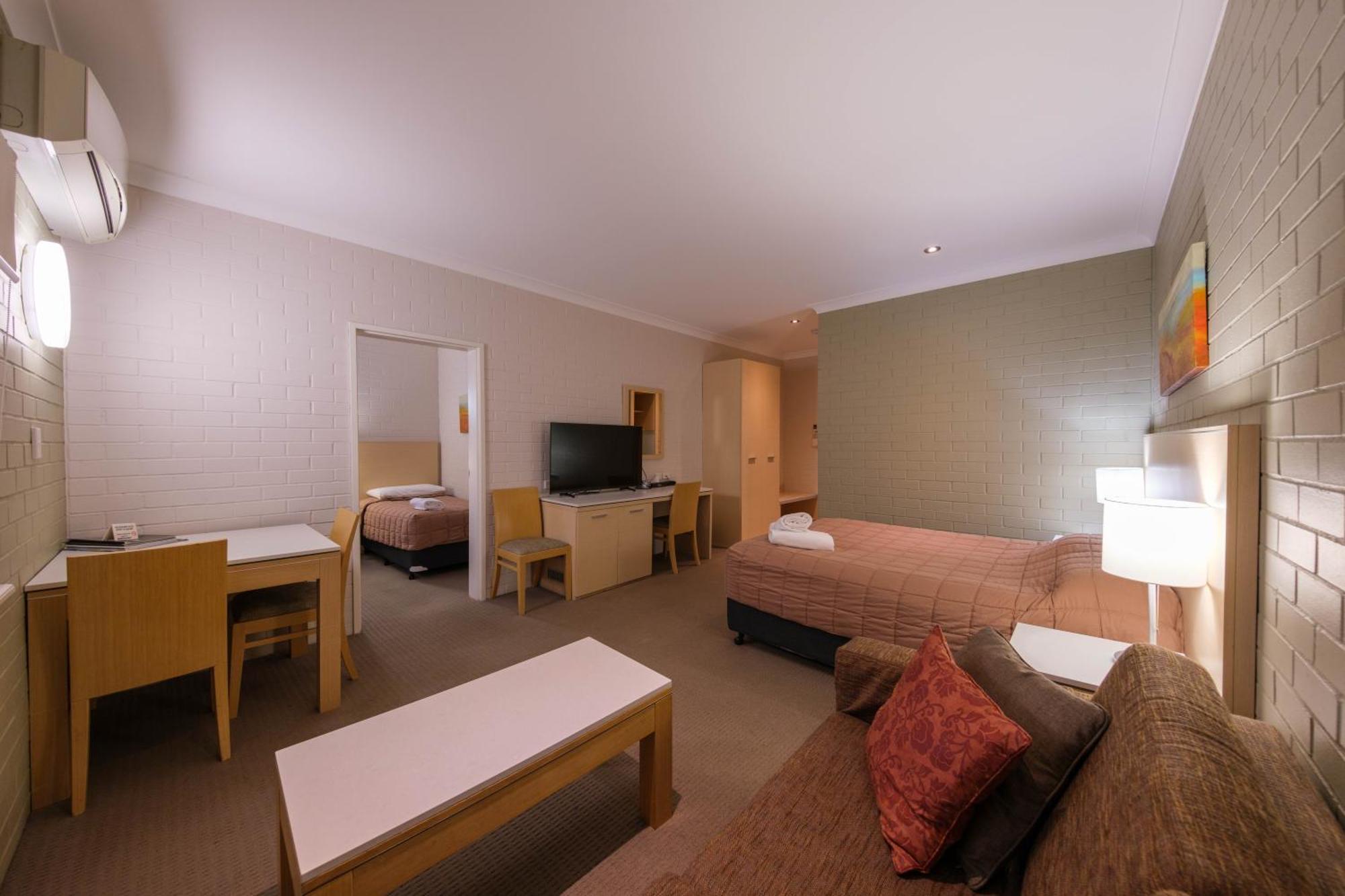 Imperial Motel Боурал Екстериор снимка