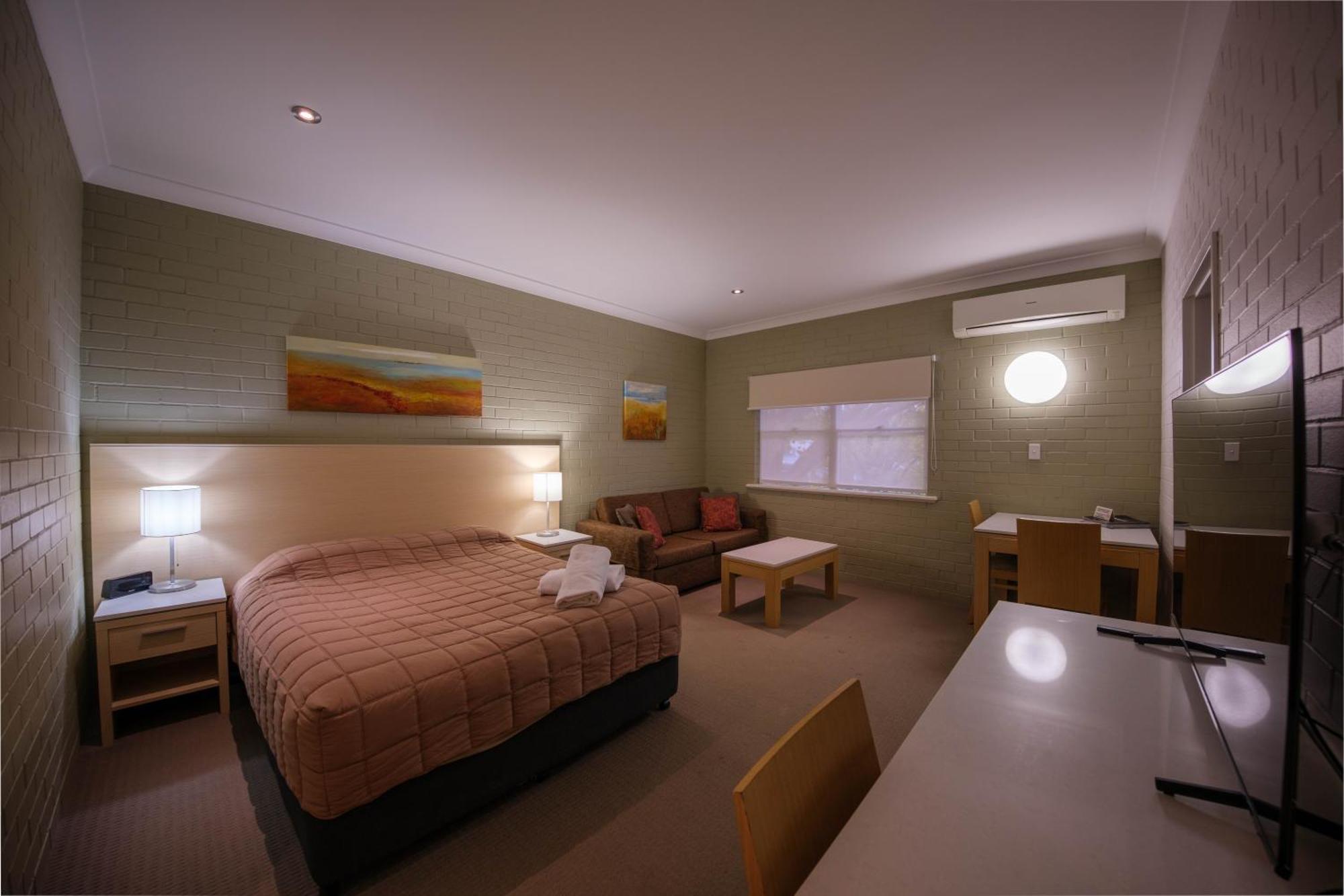 Imperial Motel Боурал Екстериор снимка