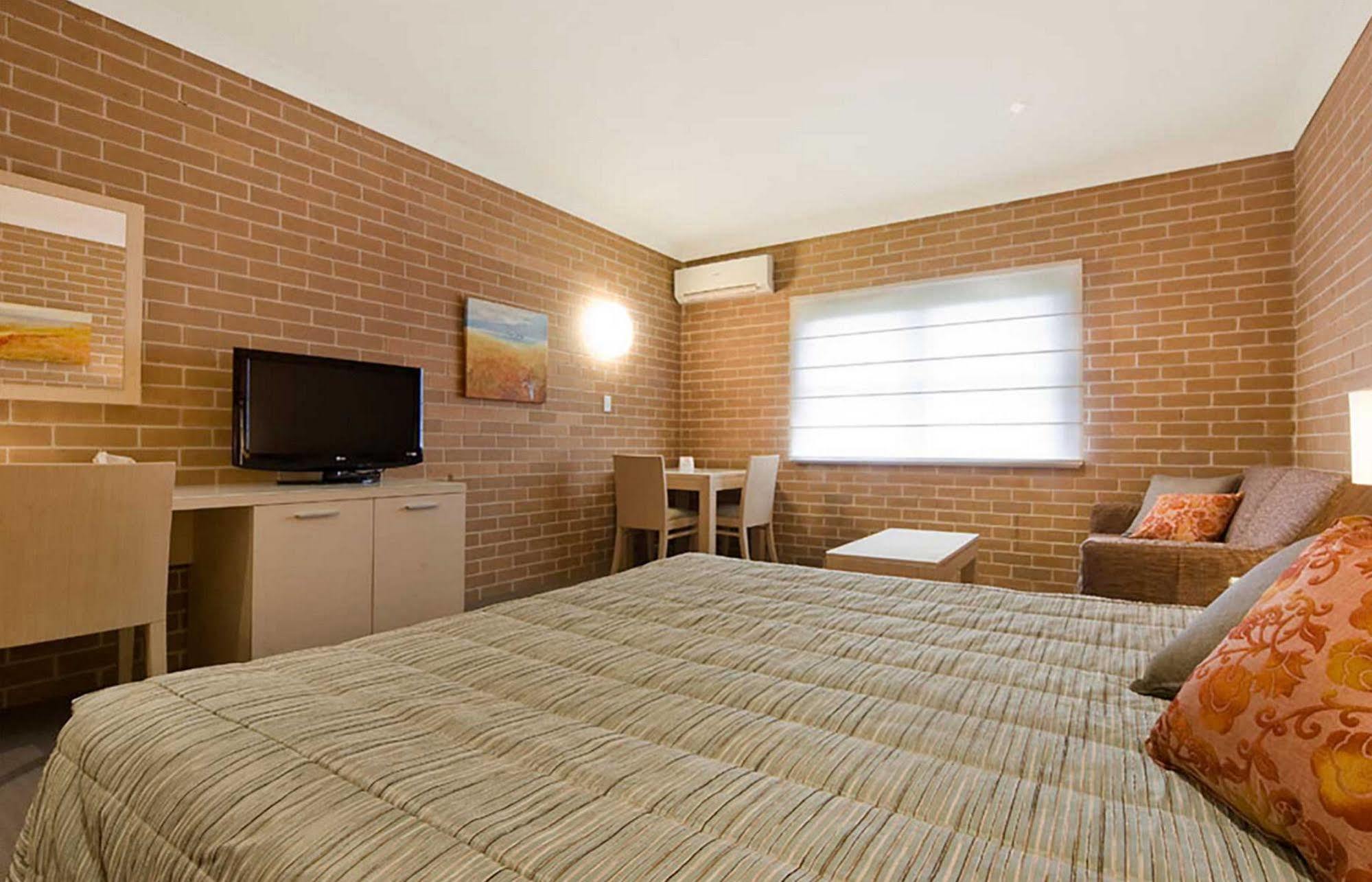 Imperial Motel Боурал Екстериор снимка